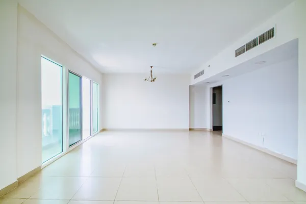 Interior del local, diáfano